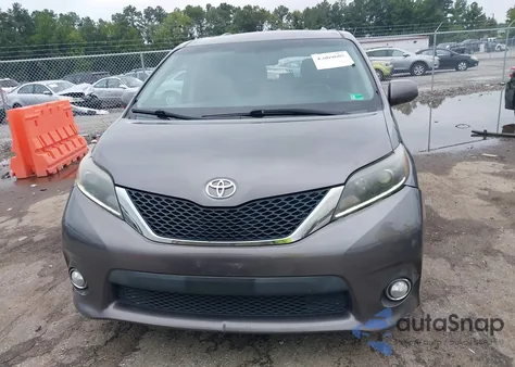 2015 Toyota Sienna Se 8 Passenger z USA, uszkodzony, nr VIN 5TDXK3DC0FS678882